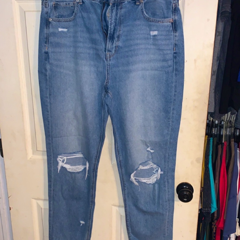 AMERICAN EAGLE MOM JEANS - SIZE 14!